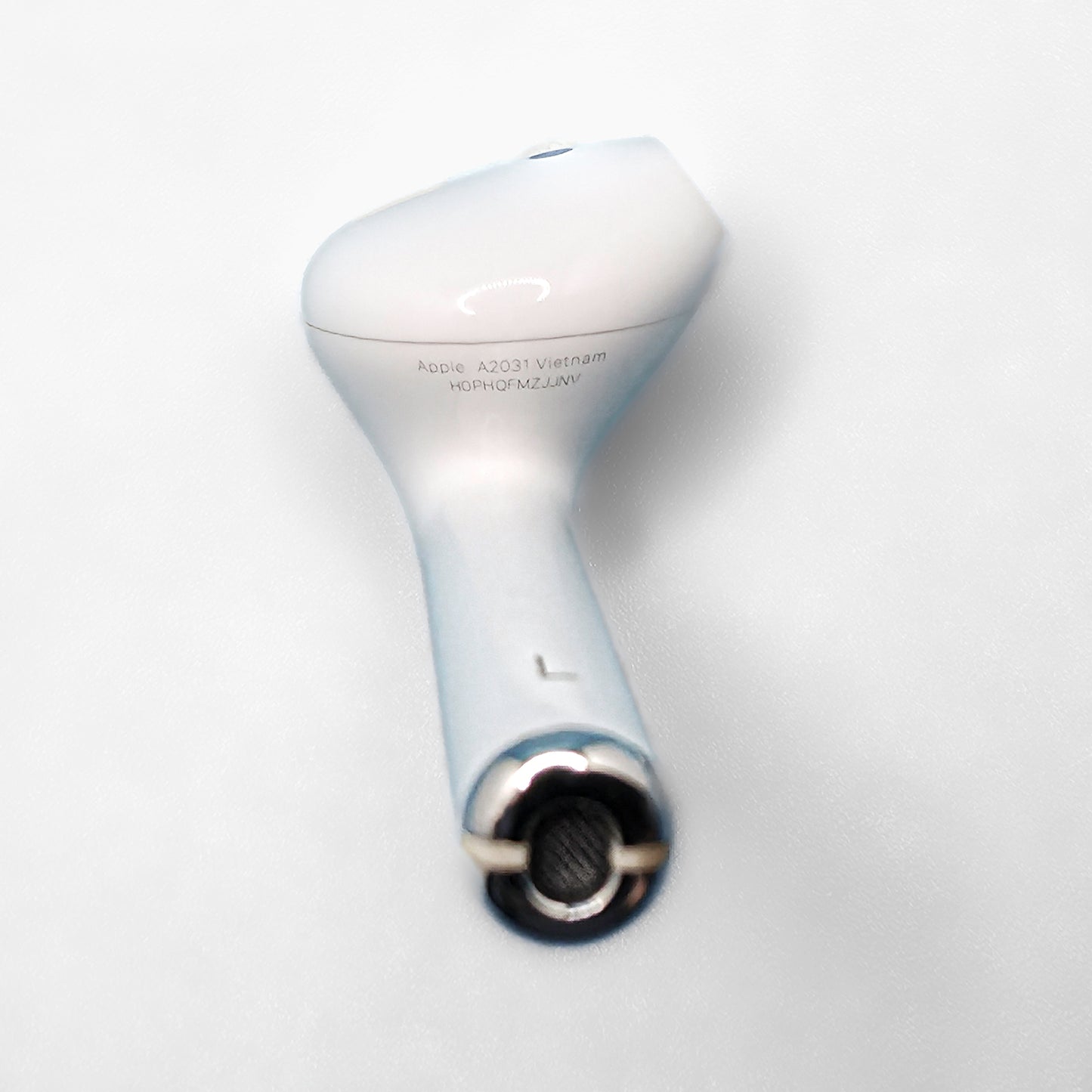 Apple AirPods 2nd Generation left AirPod photo of the model number A2031