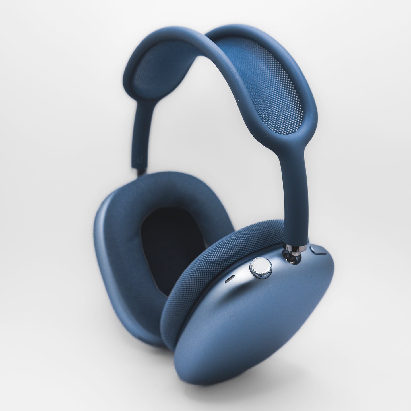 Apple AirPods Max in Blue