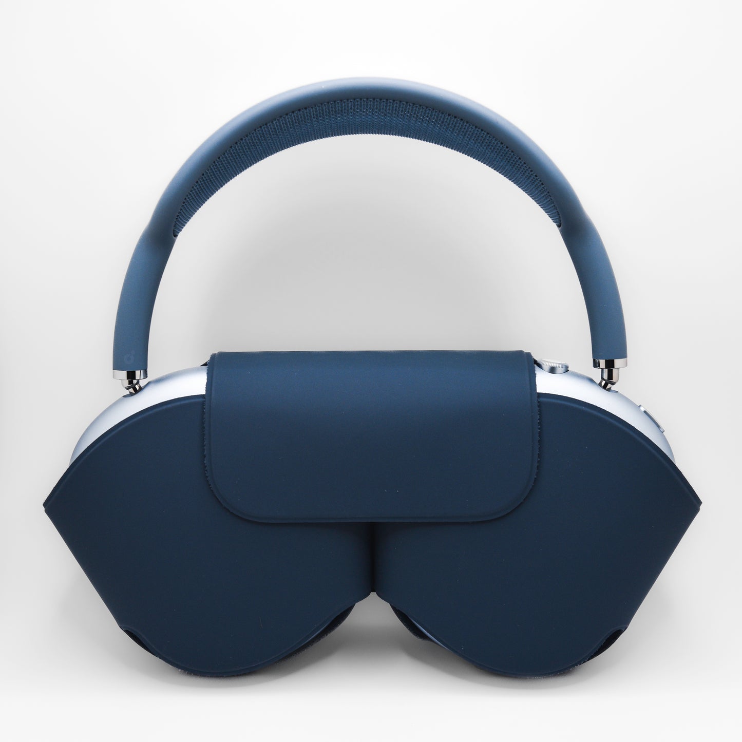 Apple AirPods Max Blue in the Smart Case