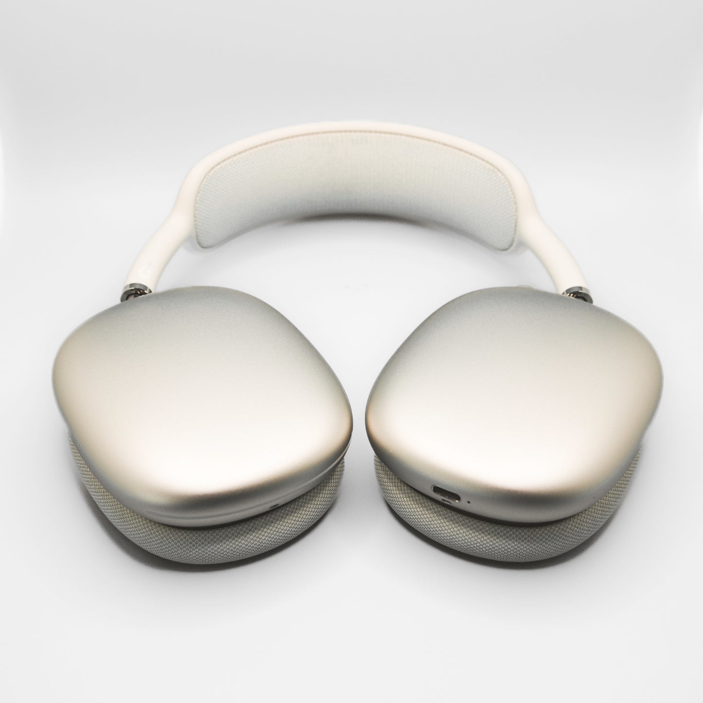 Apple AirPods Max in Starlight Laying Flat