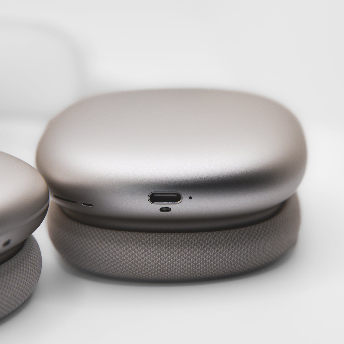 Apple AirPods Max USBC Charging Port