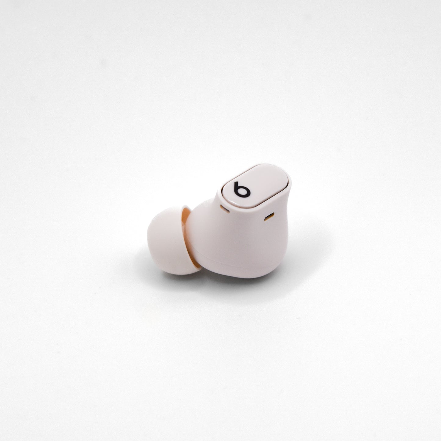 Left Beats Studio Buds+ in Ivory