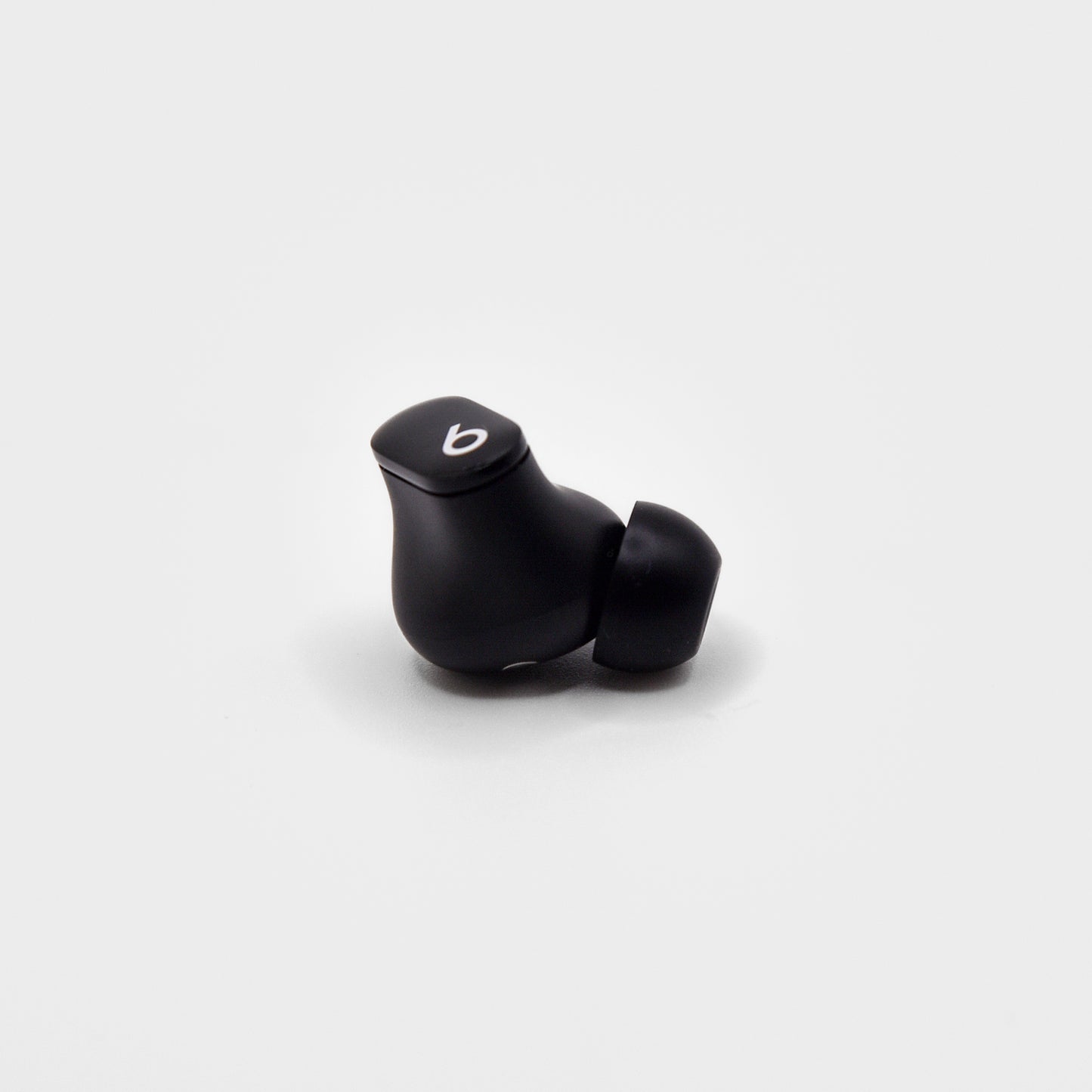 Right Beats Studio Bud in Black