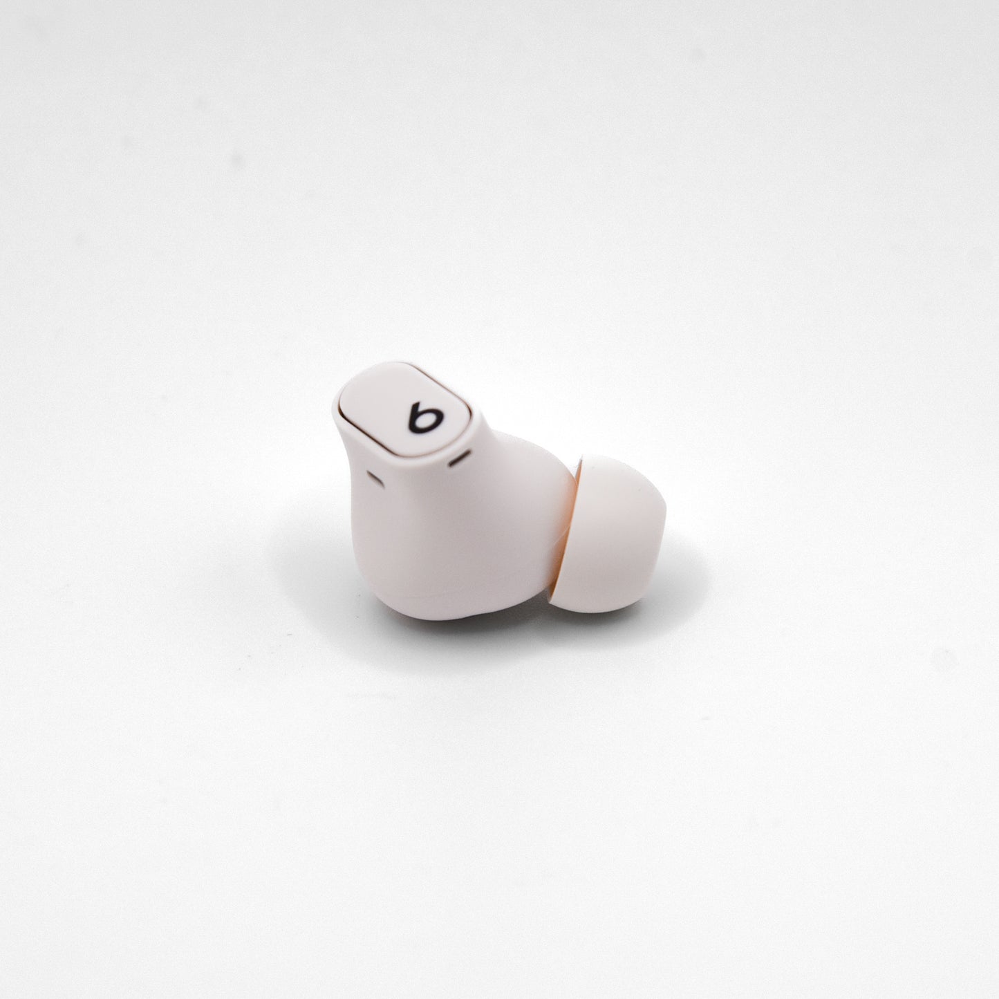 Right Beats Studio Buds+ in Ivory