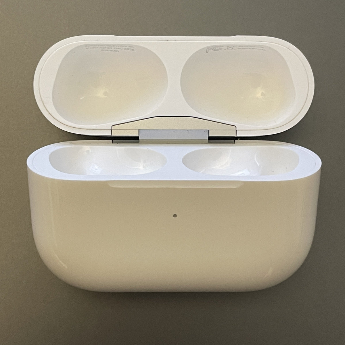 Apple AirPods Pro with Charging Case (1st shops Gen)