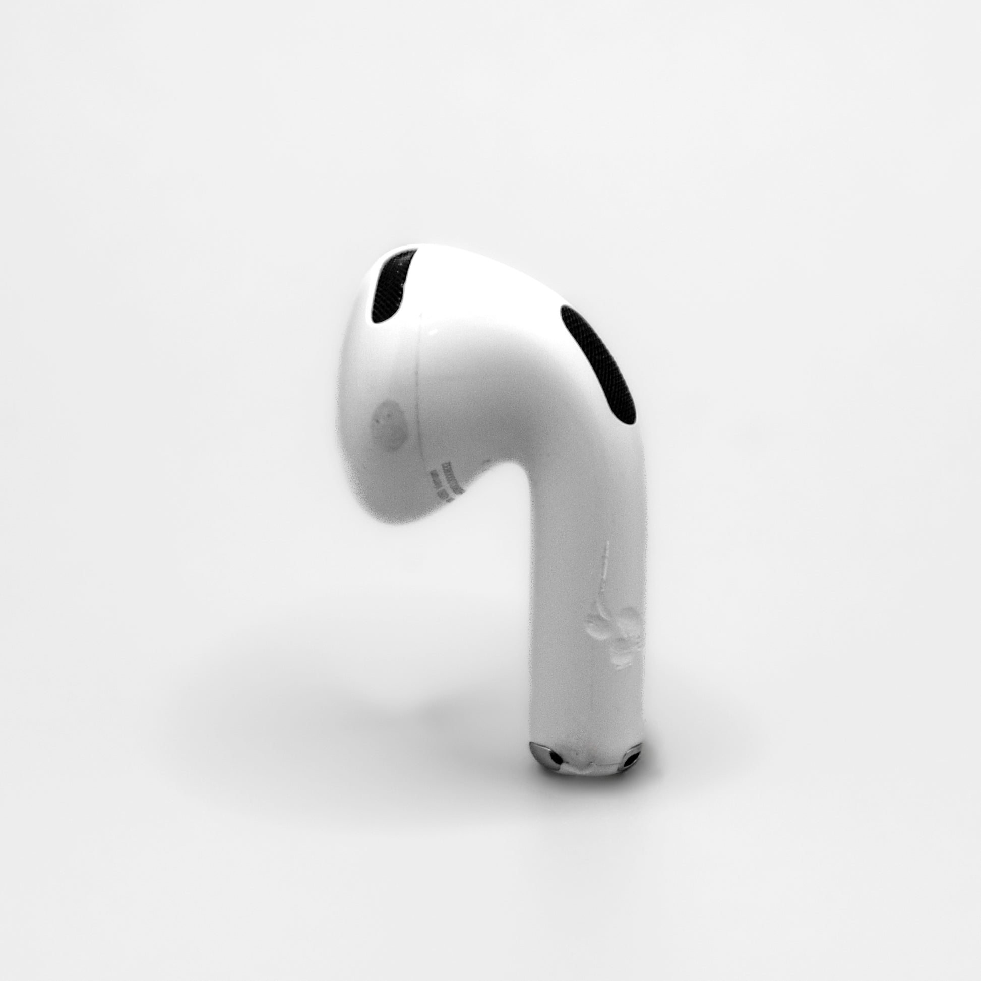 Apple AirPods 4 Right AirPod Well Loved Side
