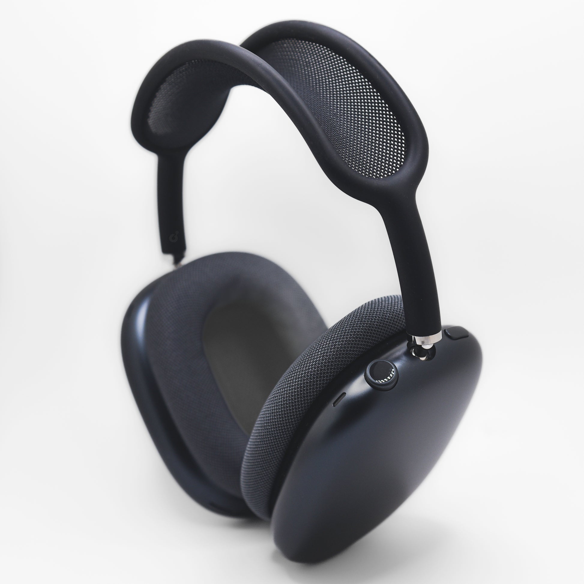 Apple AirPods Max in Midnight