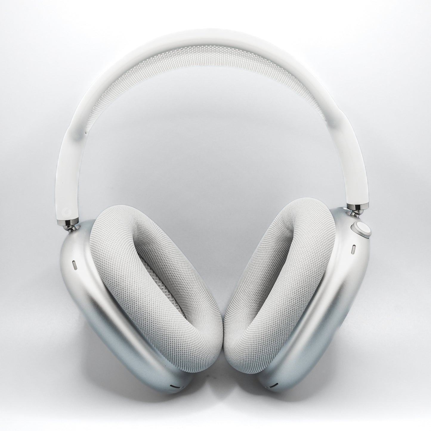 Apple AirPods Max in Silver from the center 