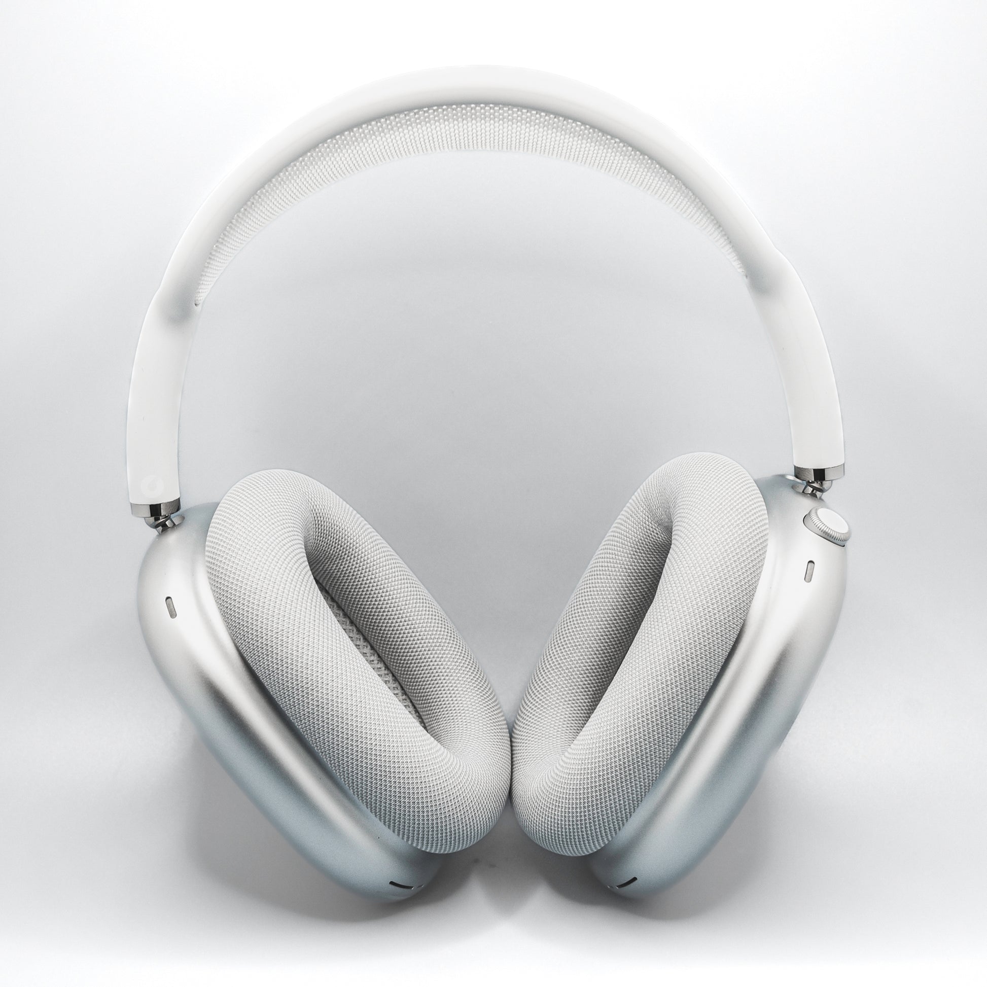 Apple AirPods Max in Silver from the center 