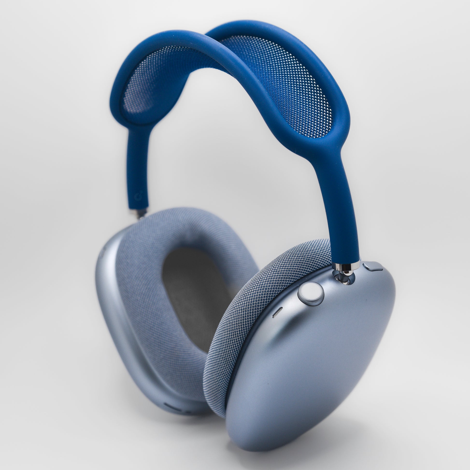 Apple AirPods Max in Sky Blue