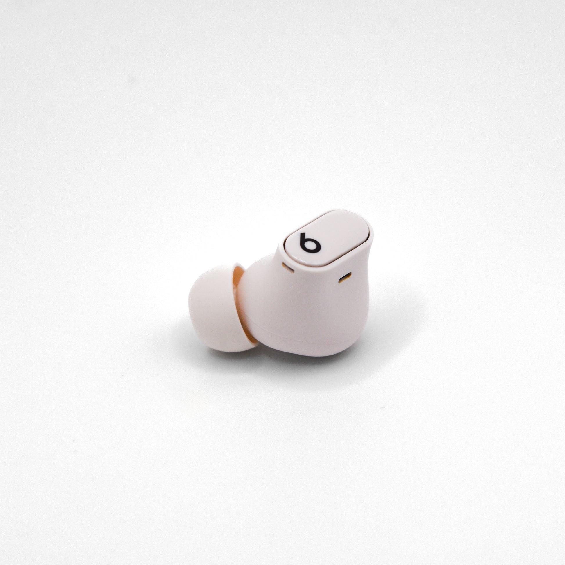 Left Beats Studio Buds+ in Ivory 