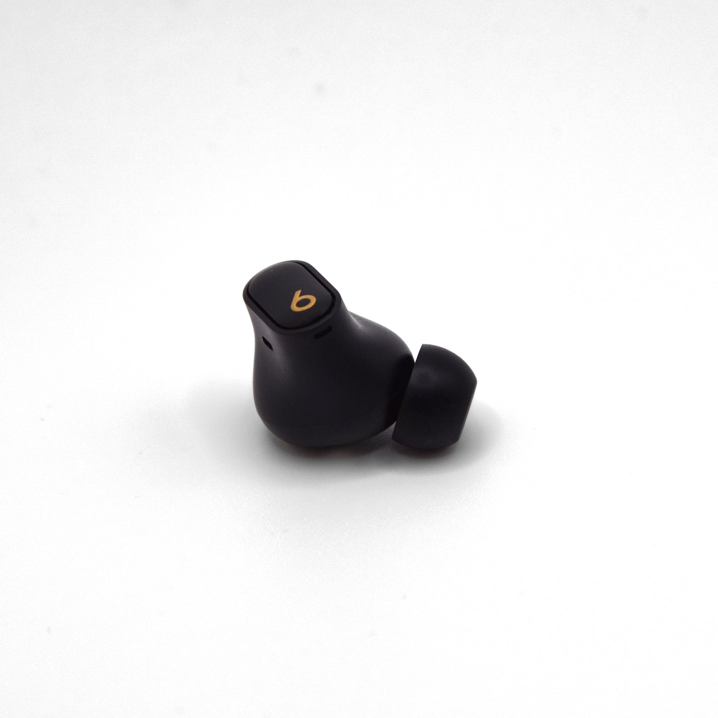 Right Beats Studio Buds+ in Black and Gold