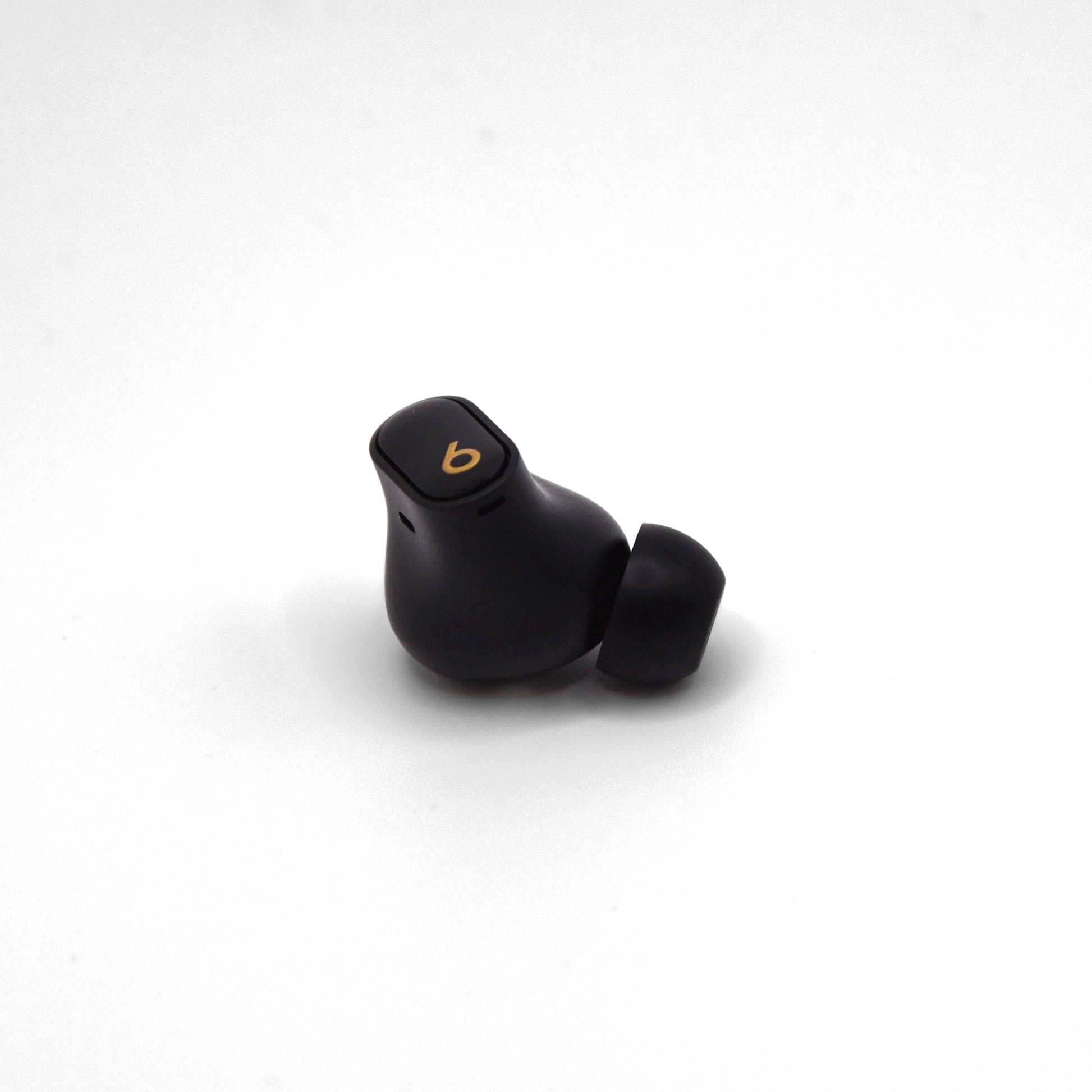 Right Beats Studio Buds+ in Black and Gold