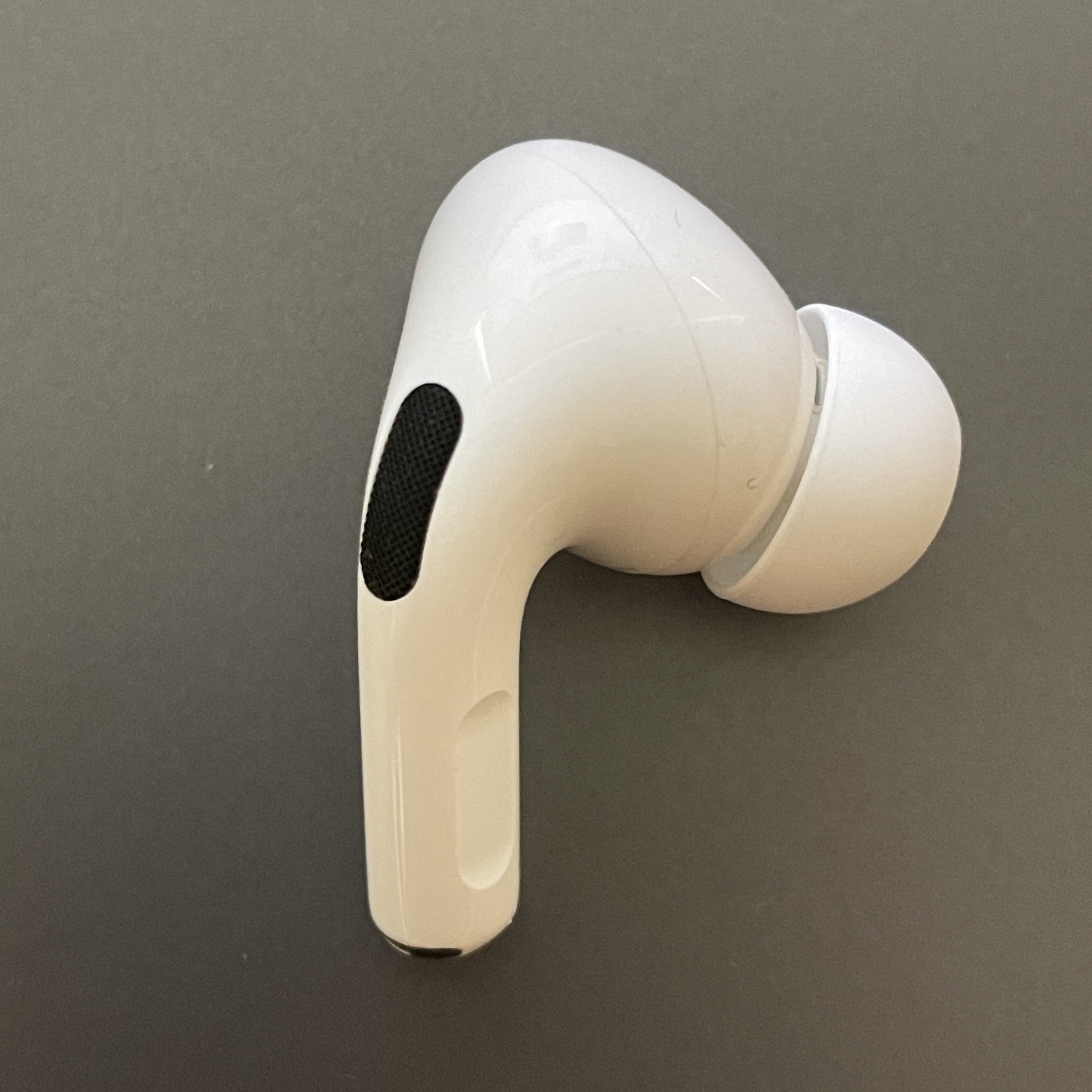 AirPod Pro Gen 1 deals (Right)